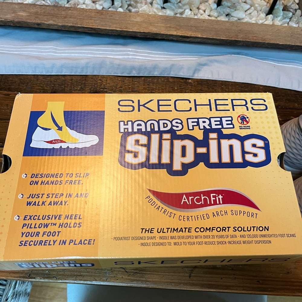 Skechers Hands free Slip-in Arch fit shoes. Taupe. Size 9